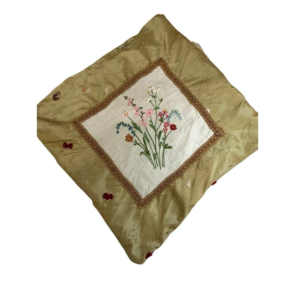 Vintage‎ Embroidered Floral Pillow Covers Pair Taffeta Shabby Cottagecore Garden